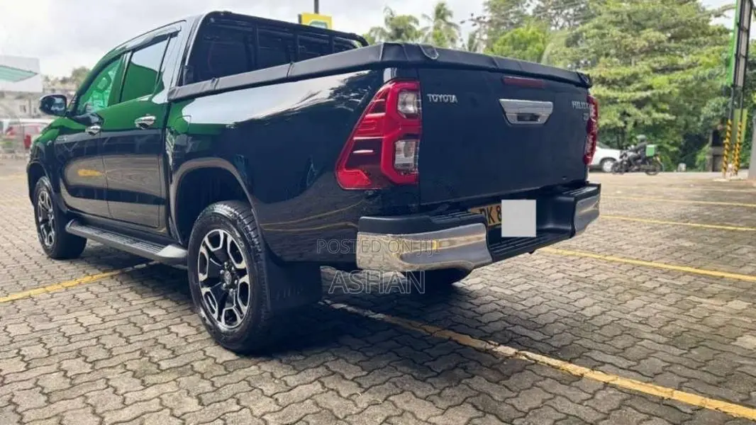 Toyota Hilux V Grade 2025 Pickup (Used)