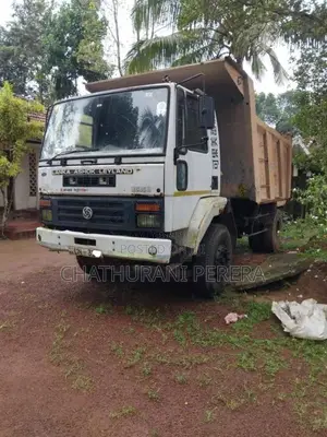 Ashok-Leyland Tipper 2017 Lorry (Used)