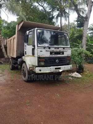 Ashok-Leyland Tipper 2017 Lorry (Used)