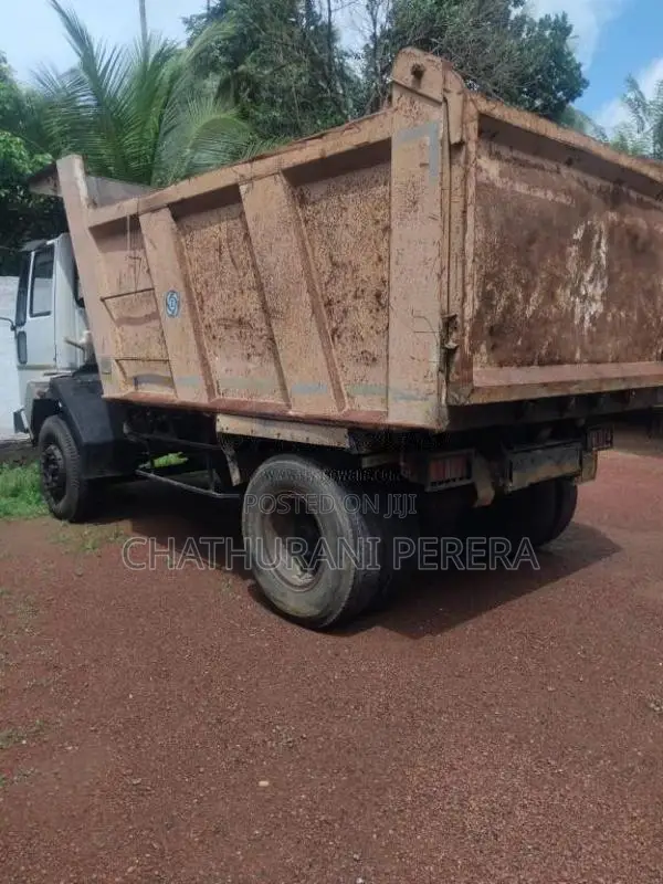 Ashok-Leyland Tipper 2017 Lorry (Used)