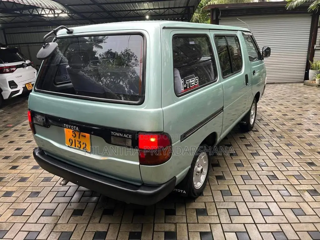 Toyota Lotto CR27 1992 Van (Used)