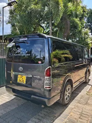 Toyota KDH Super GL 2006 Van (Used)