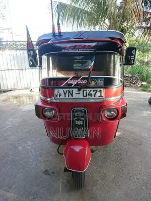 Bajaj 4 stroke 2011 Three Wheel (Used)