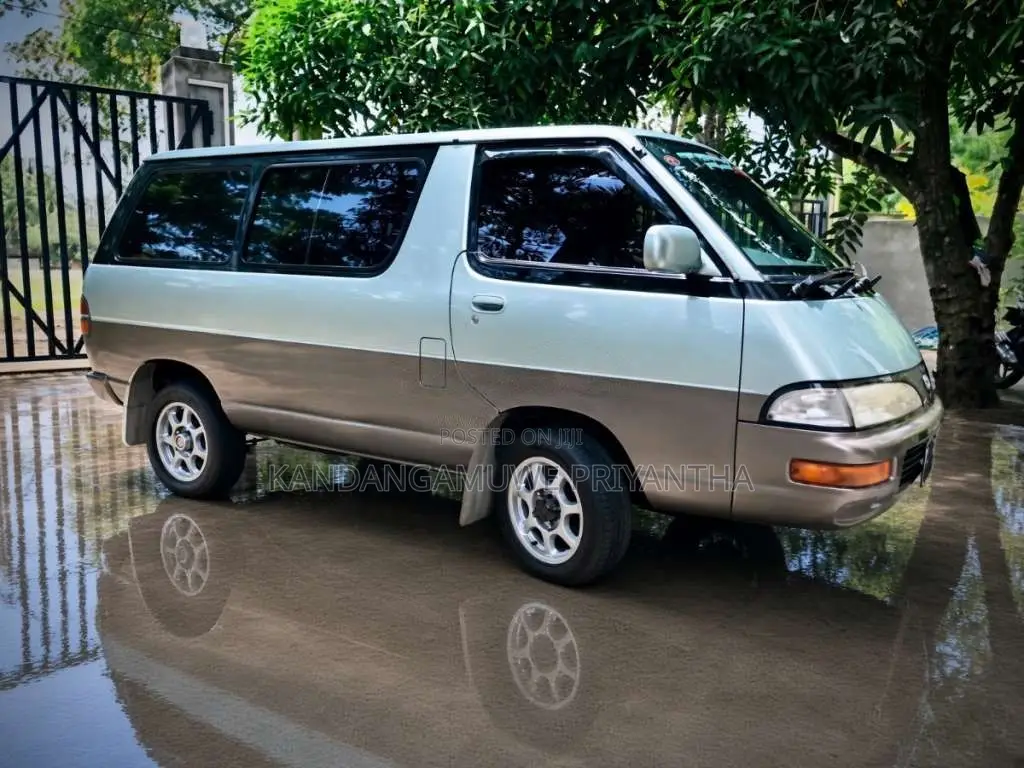 Toyota Lotto 1998 Van (Used)