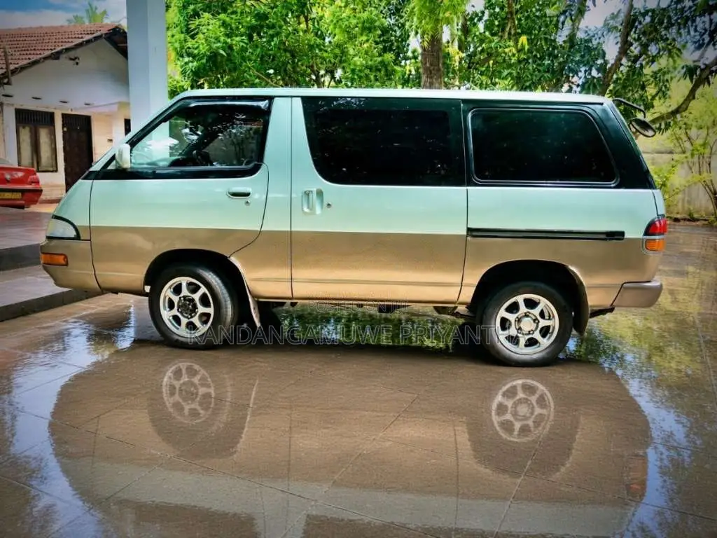 Toyota Lotto 1998 Van (Used)