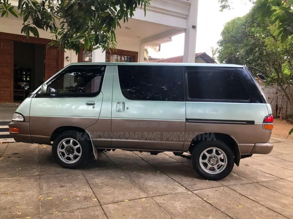 Toyota Lotto 1998 Van (Used)