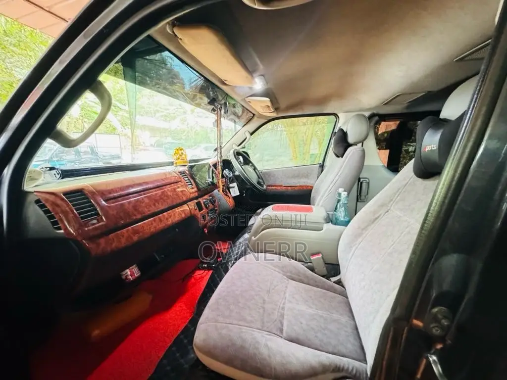 Toyota KDH 200 2012 Van (Used)
