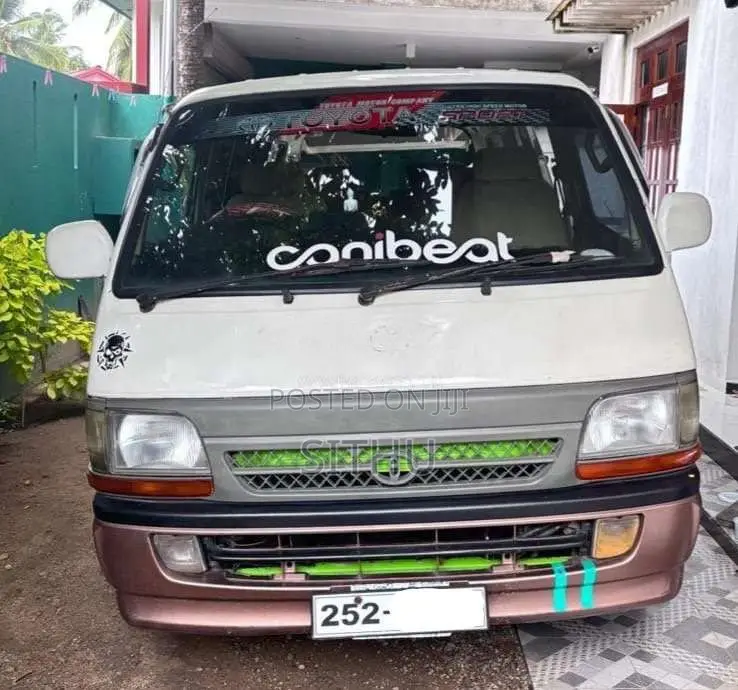Toyota Dolphin 1993 Van (Used)