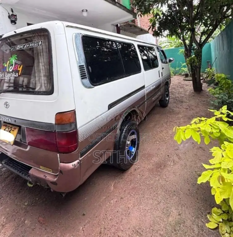 Toyota Dolphin 1993 Van (Used)