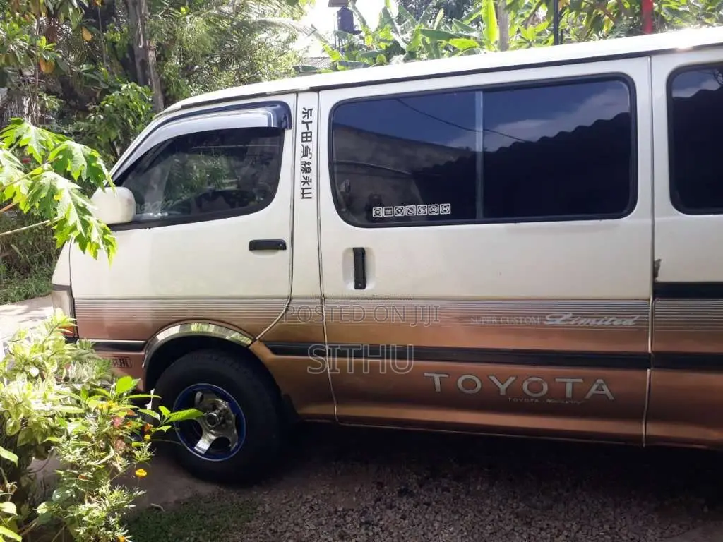 Toyota Dolphin 1993 Van (Used)