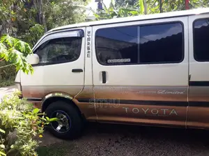 Toyota Dolphin 1993 Van (Used)