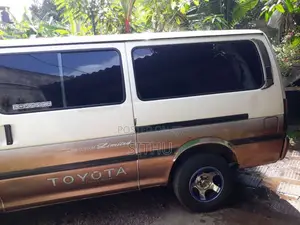 Toyota Dolphin 1993 Van (Used)