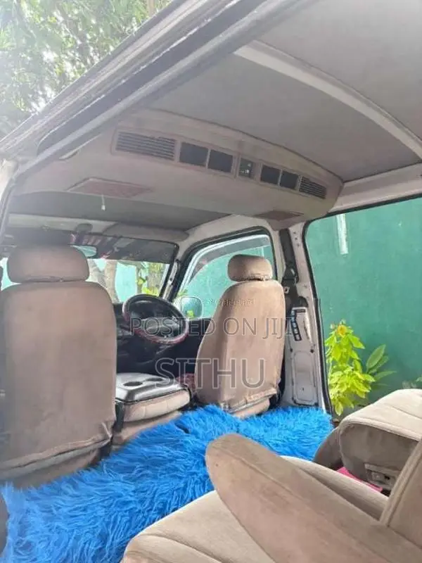 Toyota Dolphin 1993 Van (Used)