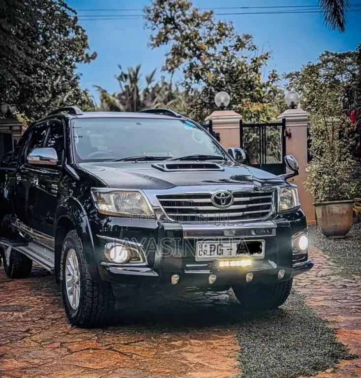 Toyota Hilux 2015 Pickup (Used)