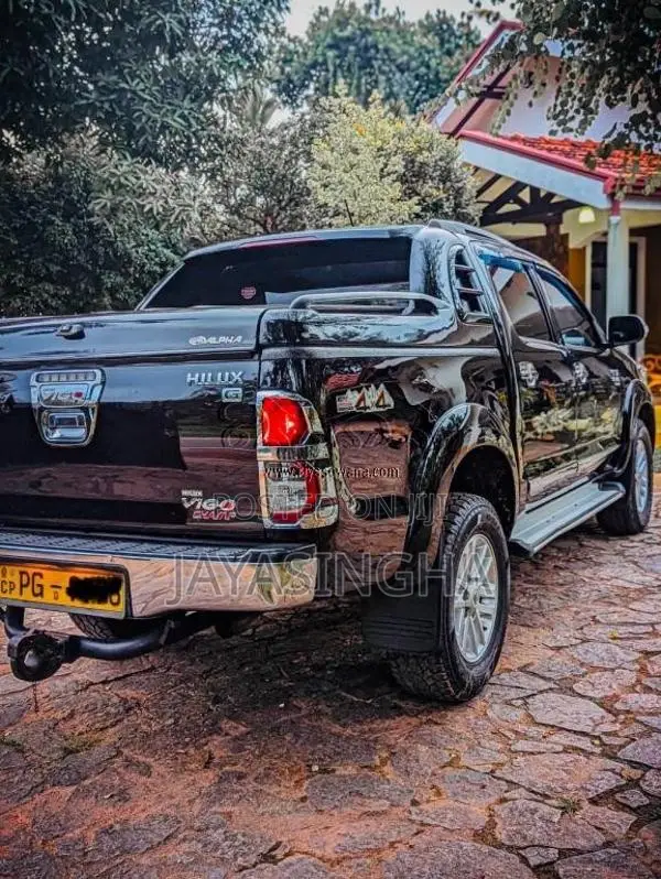 Toyota Hilux 2015 Pickup (Used)