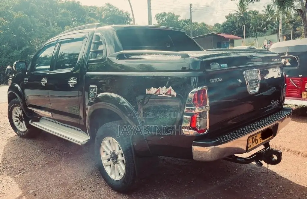 Toyota Hilux 2015 Pickup (Used)