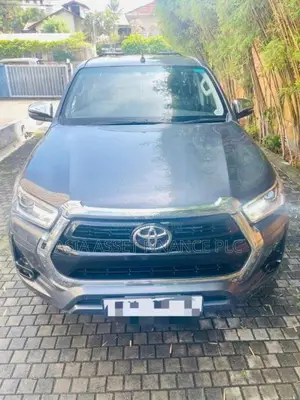 Toyota Hilux 2025 Pickup (Used)