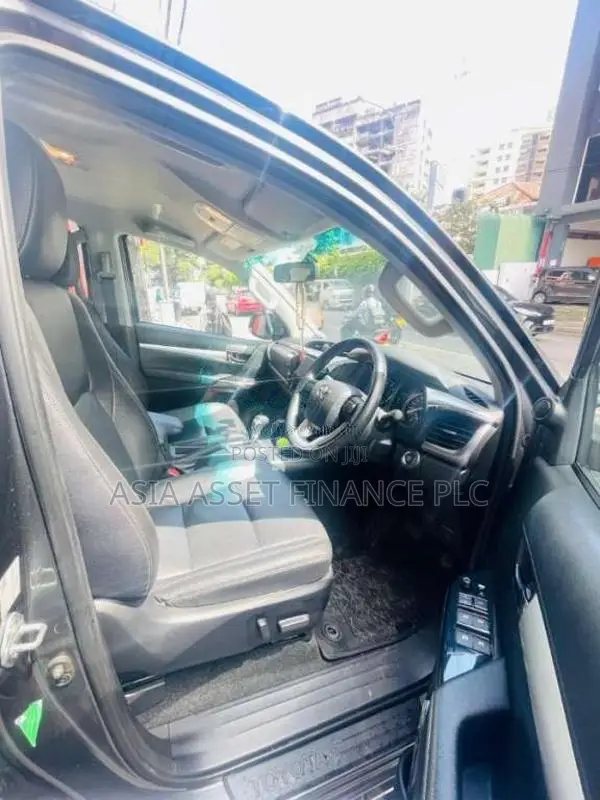 Toyota Hilux 2025 Pickup (Used)