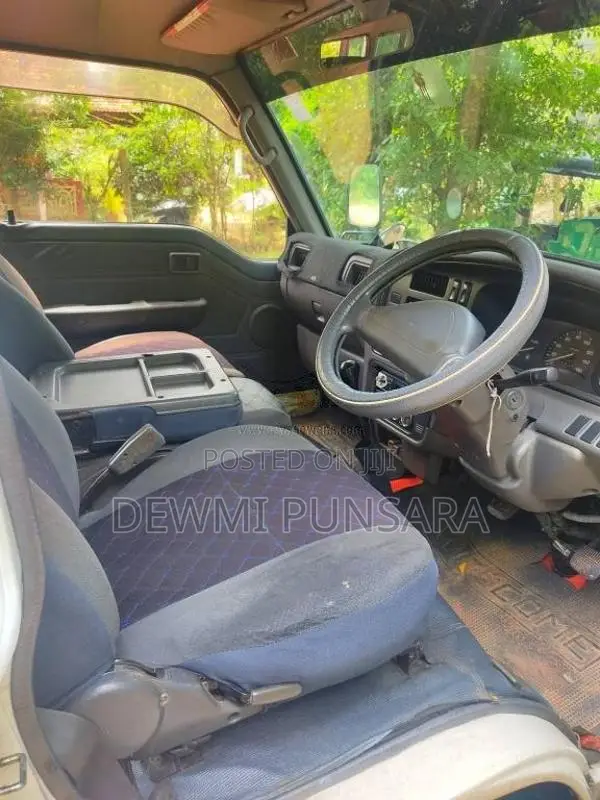 Nissan Caravan 2001 Van (Used)