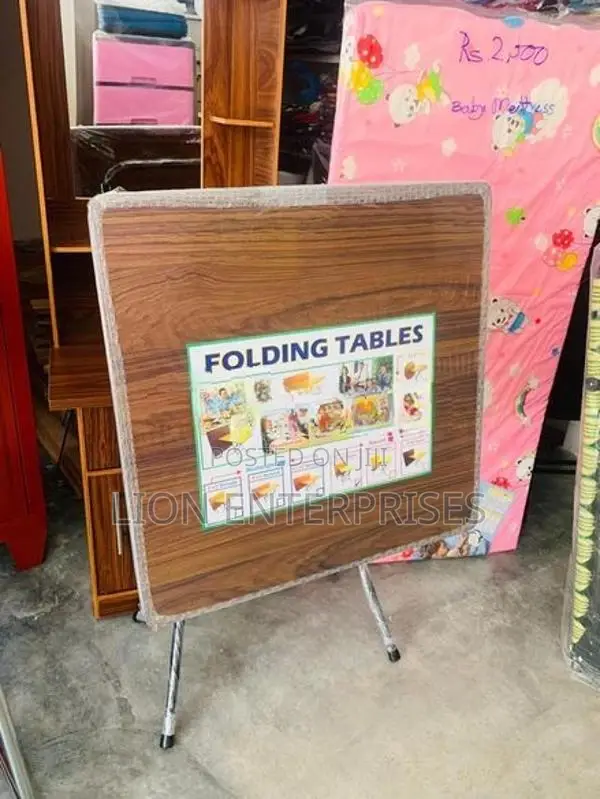 Foldable tables 2ft