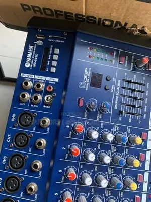 Yamaha MX 802D powered ( 800 W ) 12 channel Mixer
