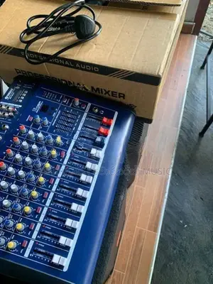 Yamaha MX 802D powered ( 800 W ) 12 channel Mixer