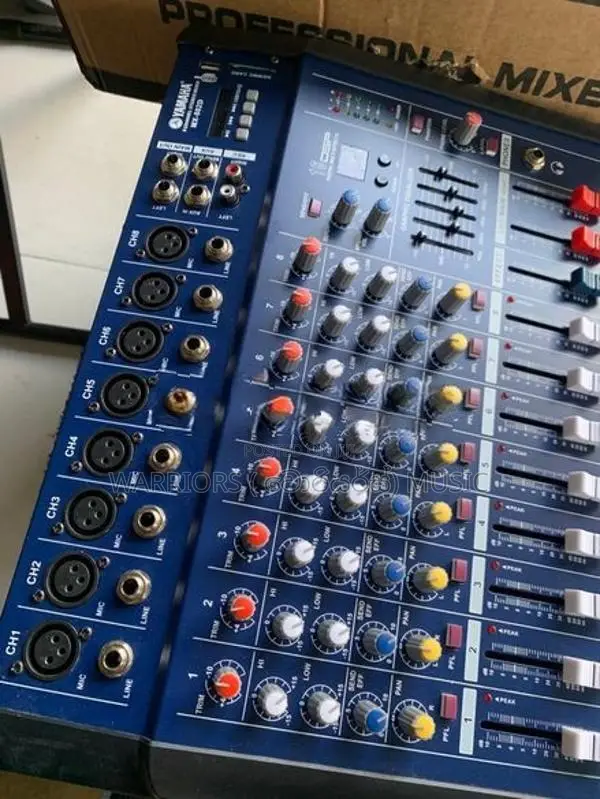 Yamaha MX 802D powered ( 800 W ) 12 channel Mixer