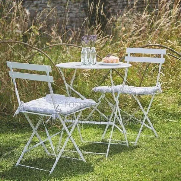 Folding Table and two chairs