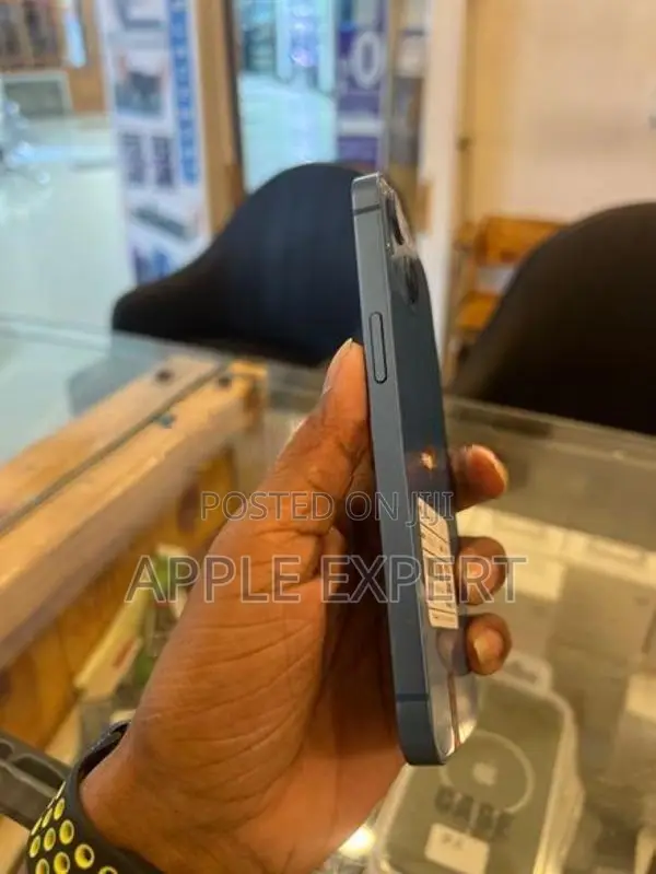 Apple iPhone 13 (Used)