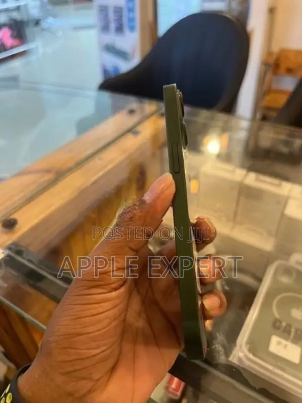 Apple iPhone 13 (Used)