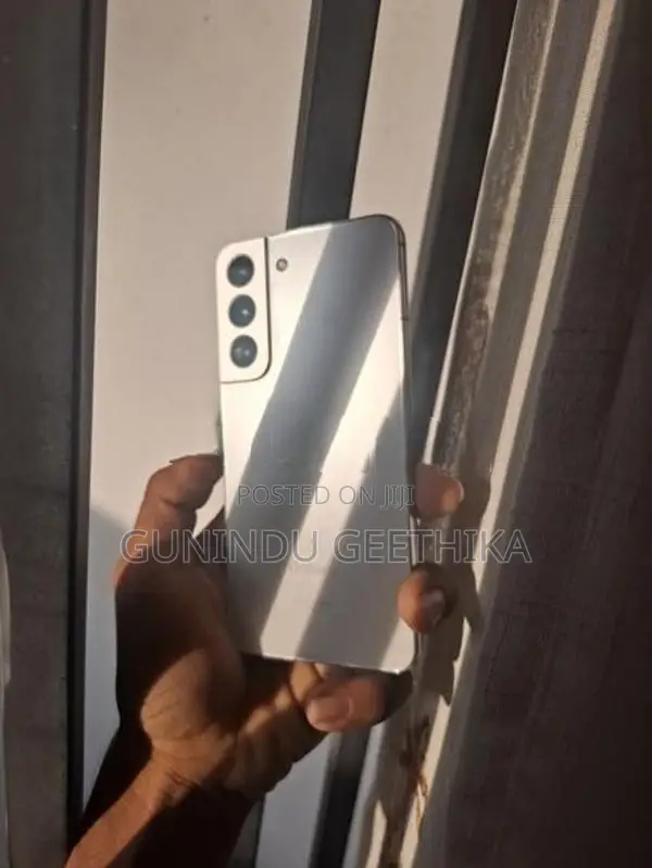Samsung Galaxy S22 (Used)