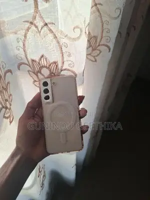 Samsung Galaxy S22 (Used)