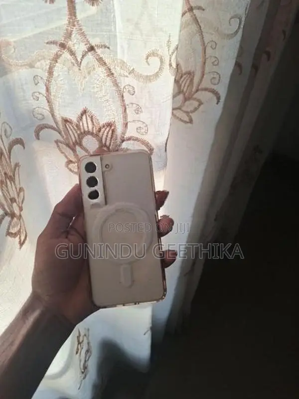 Samsung Galaxy S22 (Used)