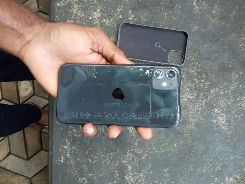 Apple iPhone 11 (Used)