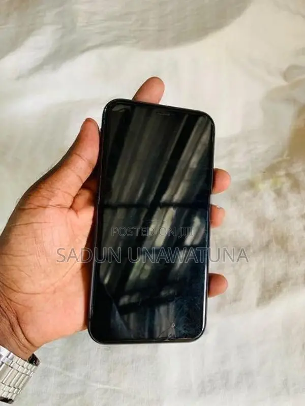 Apple iPhone 11 (Used)