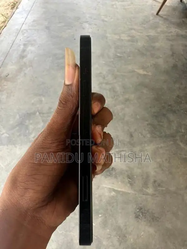 Apple iPhone 13 (Used)