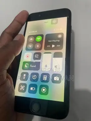 Apple iPhone SE 2 (Used)
