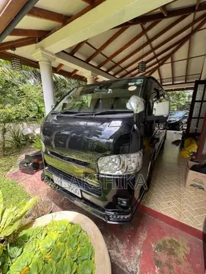 Toyota KDH 201 2011 Van (Used)