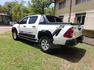 Toyota Hilux 2018 Pickup (Used)