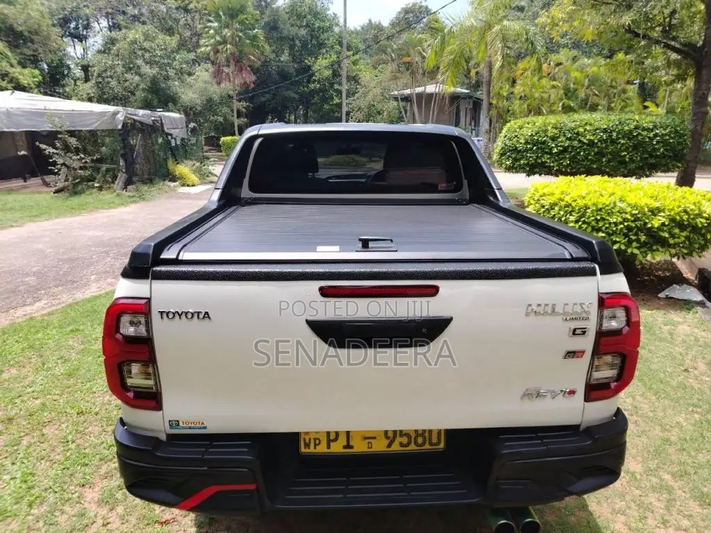 Toyota Hilux 2018 Pickup (Used)