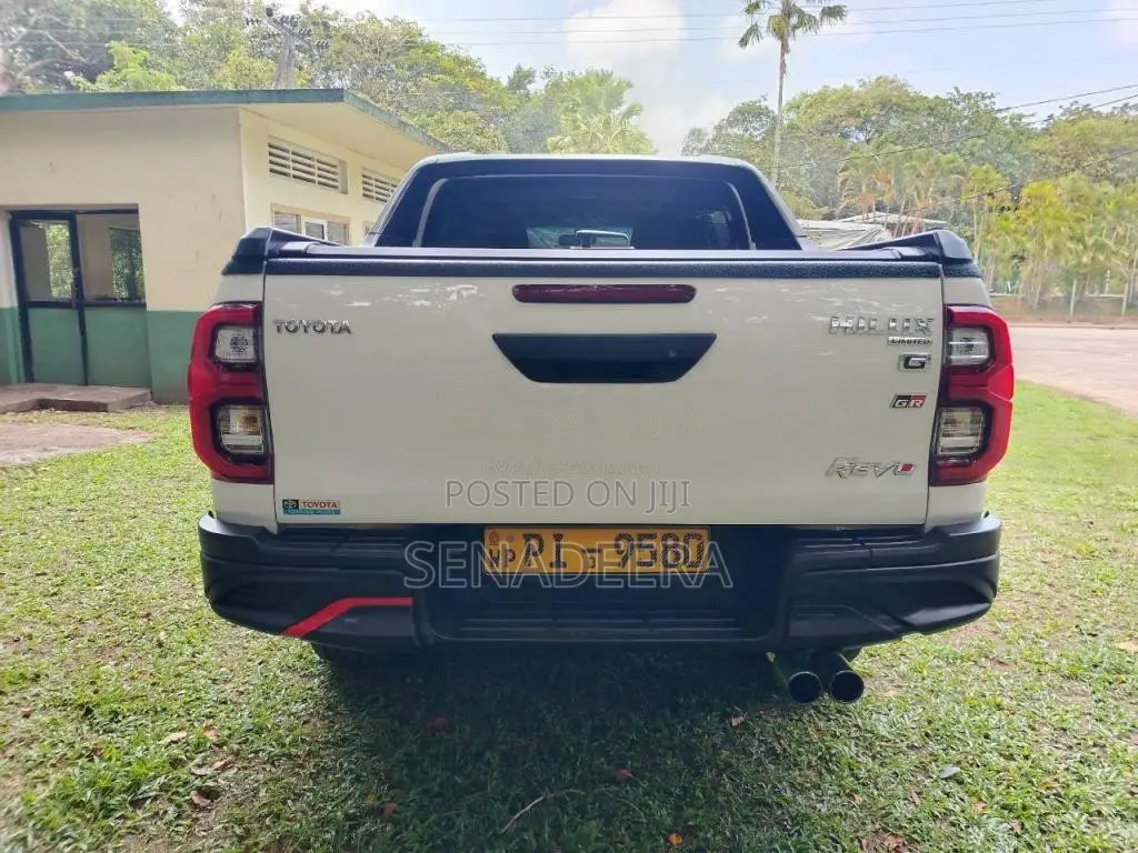 Toyota Hilux 2018 Pickup (Used)