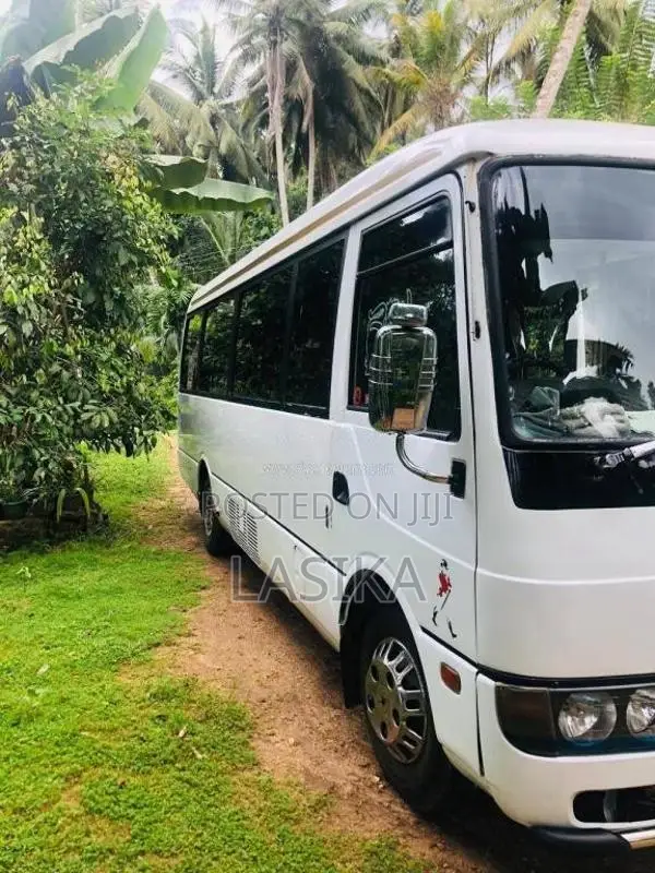 Mitsubishi Bola Rosa 2001 Bus (Used)