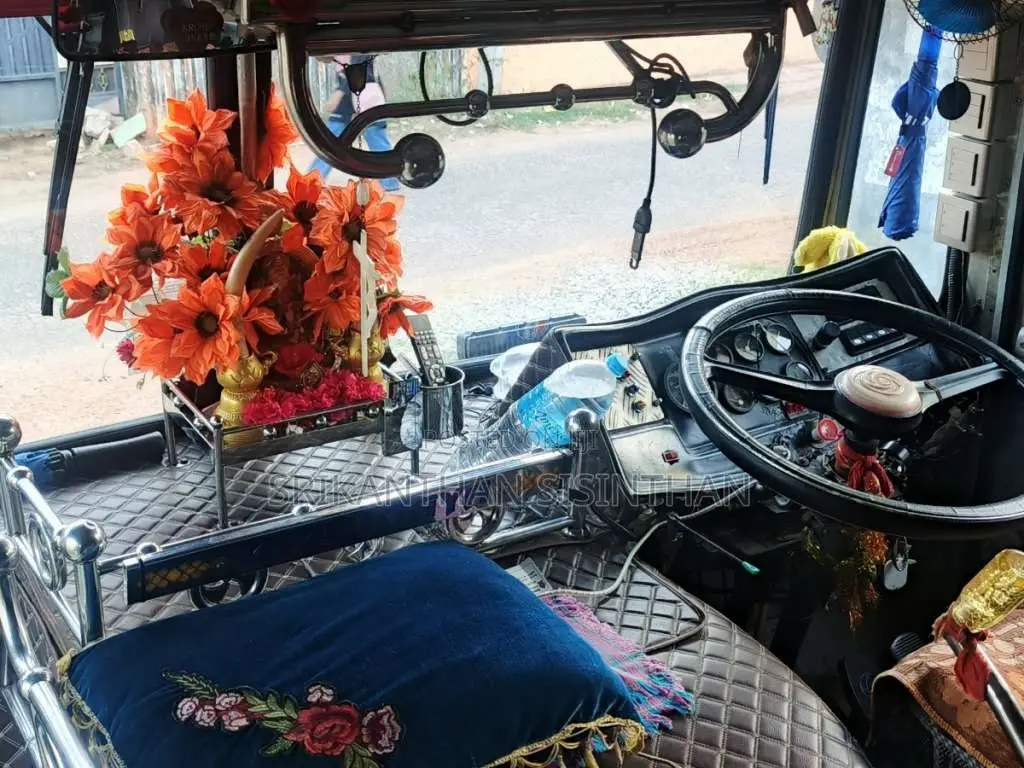 Ashok-Leyland Turbo 2004 Bus (Used)