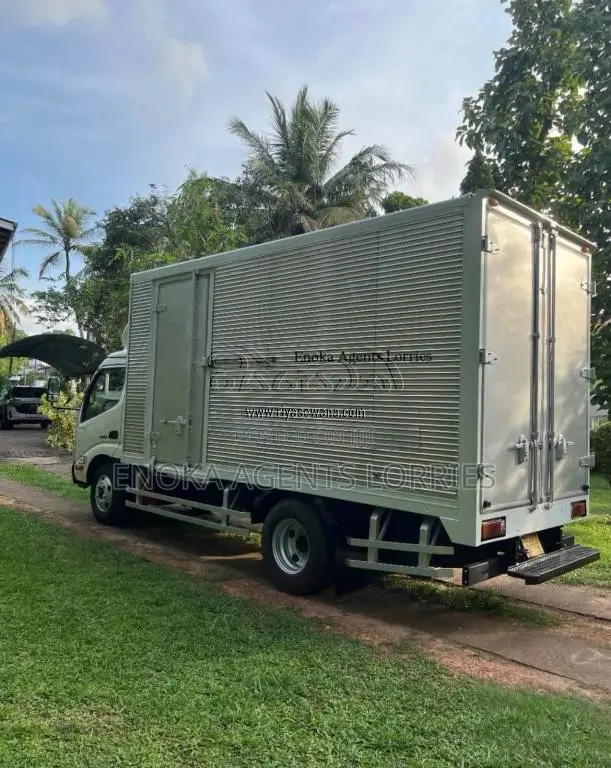 Toyota Hino 2014 Lorry (Used)