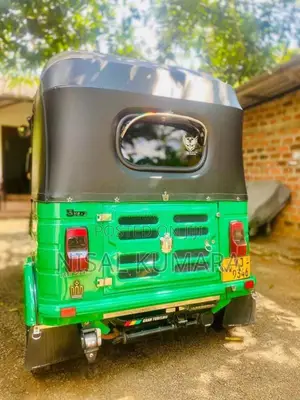 Bajaj RE 205 2011 Three Wheel (Used)