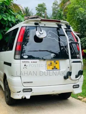 Toyota Noah 2000 Van (Used)