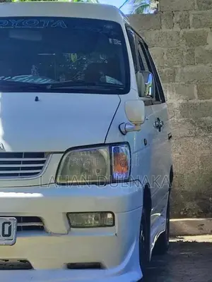 Toyota Noah 2000 Van (Used)