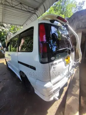 Toyota Noah 2000 Van (Used)