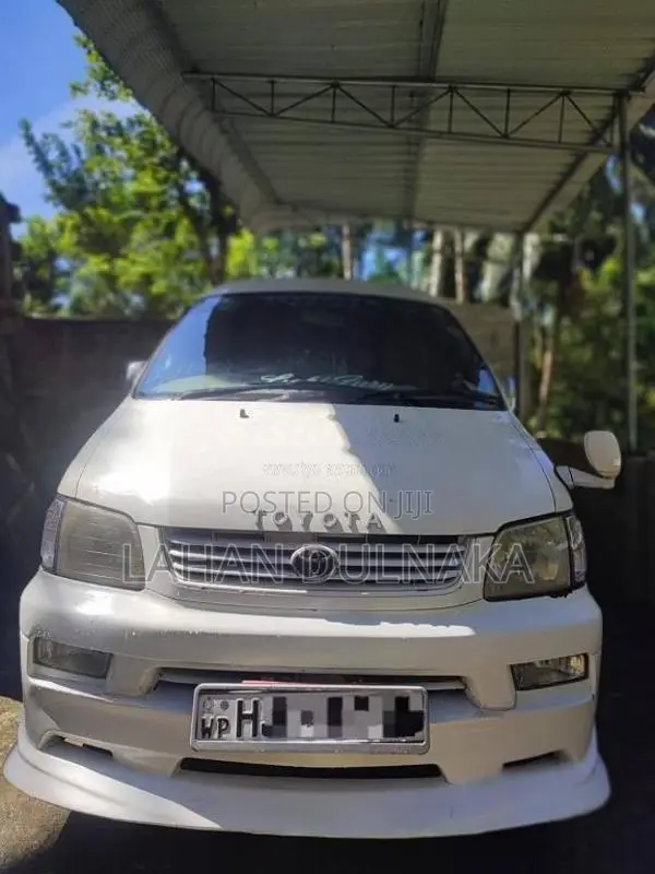 Toyota Noah 2000 Van (Used)