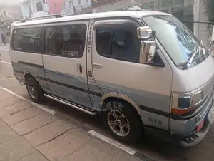 Toyota Dolphin 1996 Van (Used)